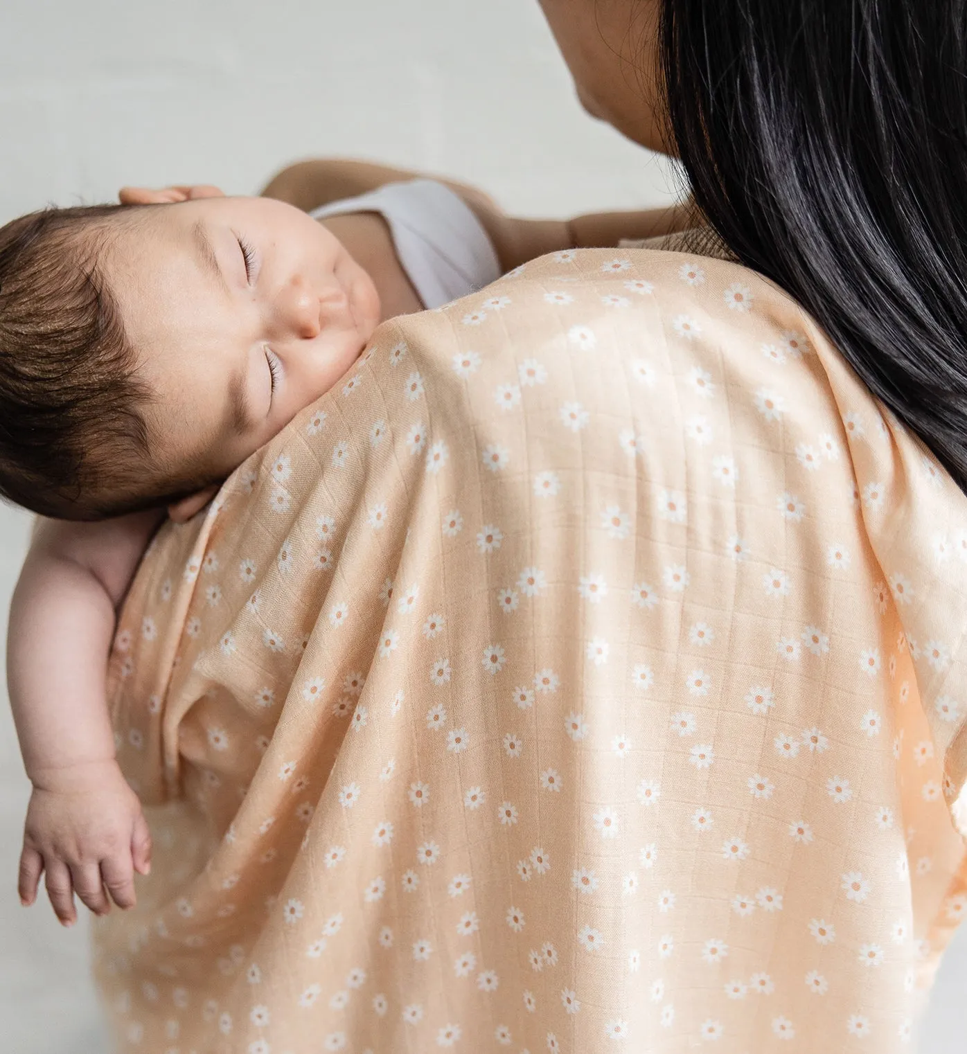 Emma Kate Co. Baby Swaddle - Daisies
